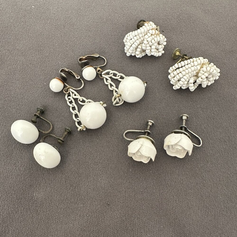 Vintage Lot Of Clip On Earrings And Screw back‎ White Beaded Flowers